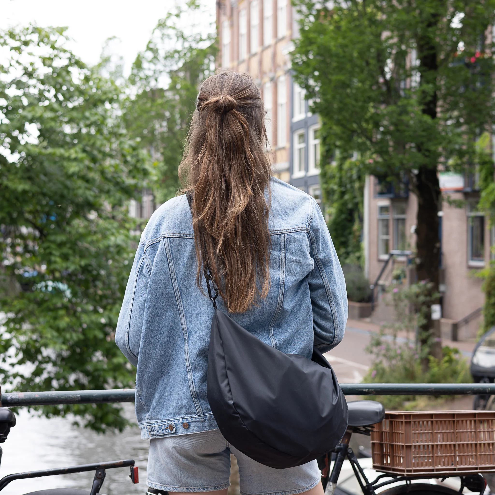 Lea Sling Bag - Image 9